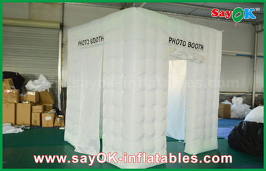 استوديو الصور قابل للنفخ 3 أبواب خيمة بيضاء قابلة للنفخ على شكل مكعب قابل للنفخ بحجم 2.5 متر
