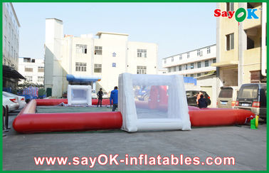 كرة قدم عملاقة قابلة للنفخ بطول 10 أمتار ملعب كرة قدم أحمر كبير قابل للنفخ مع بوابة تستخدم مادة PVC القوية