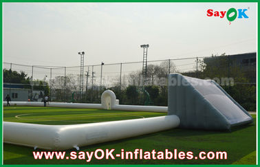 نفخ لعبة كرة القدم العملاقة 10m ملعب كرة قدم قابل للنفخ ، ملعب كرة قدم قابل للنفخ قابل للنفخ مع مادة PVC