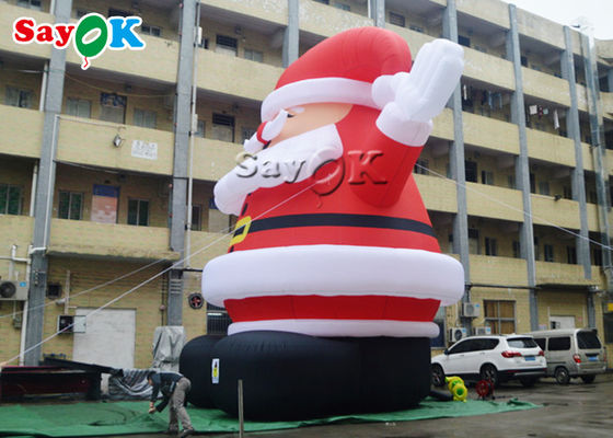 8 متر في الهواء الطلق عيد الميلاد نفخ سانتا كلوز يرتدي قبعة حمراء