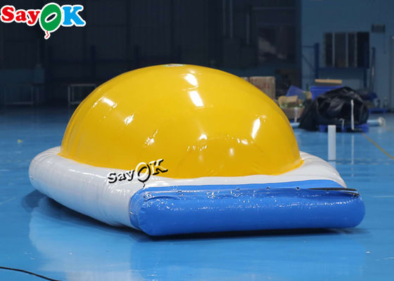 كرات المياه القابلة للنفخ أصفر أبيض 0.9 ملم PVC ألعاب المياه القابلة للنفخ مسار العقبات القفز السرير القفز