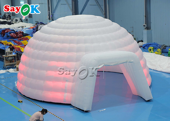 خيمة بيضاء قابلة للنفخ على شكل قبة القباني مع أضواء LED لحفلات الزفاف