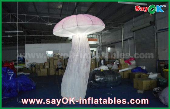 نفخ الإضاءة العملاقة على شكل تفجير الفطر لإحداث زخارف