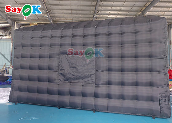 خيمة مكعبية مفتوحة للخارج